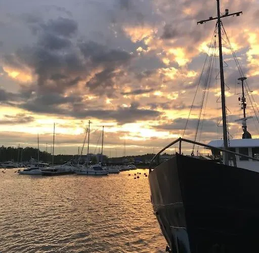 Relaxing By Sea + Sauna + Free Parking