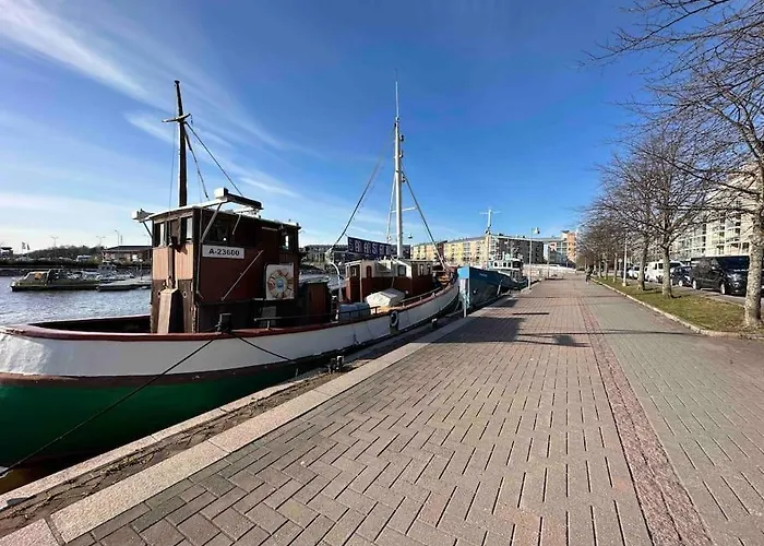 Apartment Relaxing By Sea + Sauna + Free Parking *